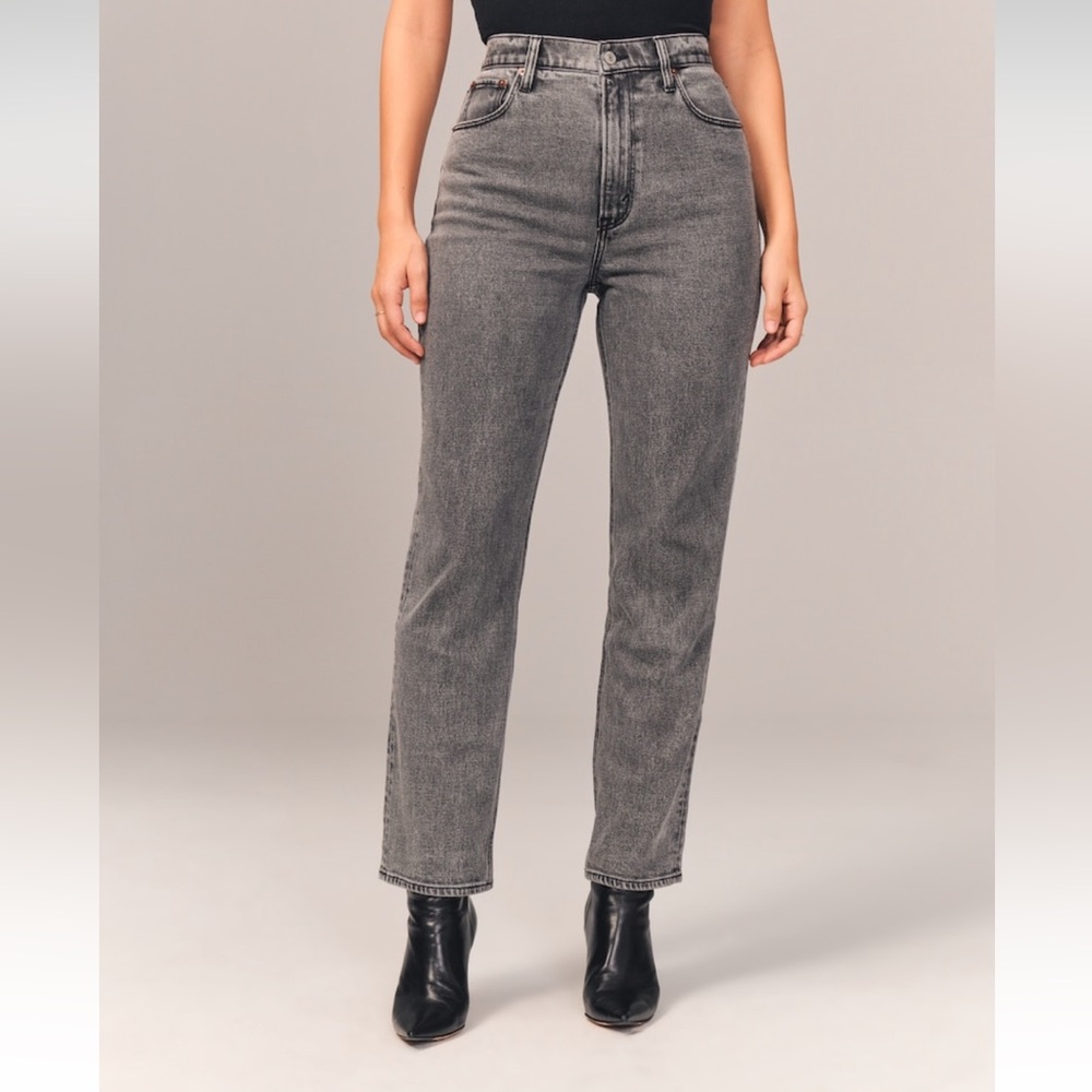 🆕 Abercrombie | Women’s NWT Ultra High Rise 90’s Straight Leg Jean Gray 27S